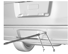 Dépose du pneu de secours et des outils